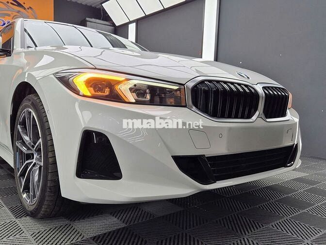 BMW 320i Sport Line model 2025 - 12000 km