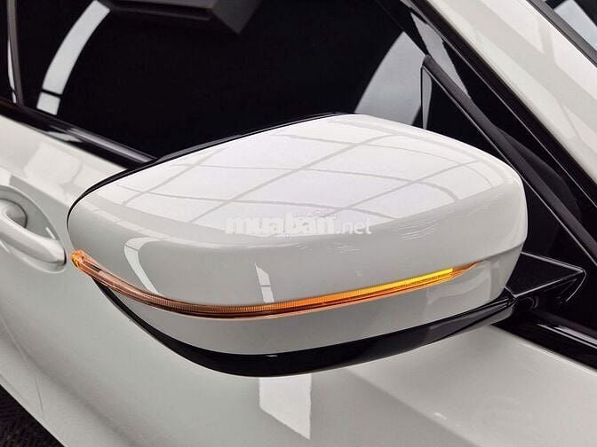 BMW 320i Sport Line model 2025 - 12000 km