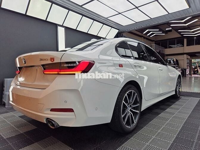 BMW 320i Sport Line model 2025 - 12000 km