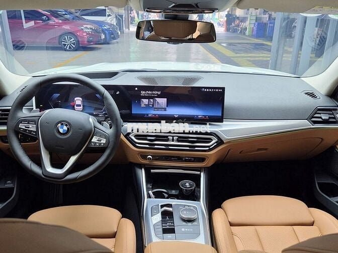 BMW 320i Sport Line model 2025 - 12000 km