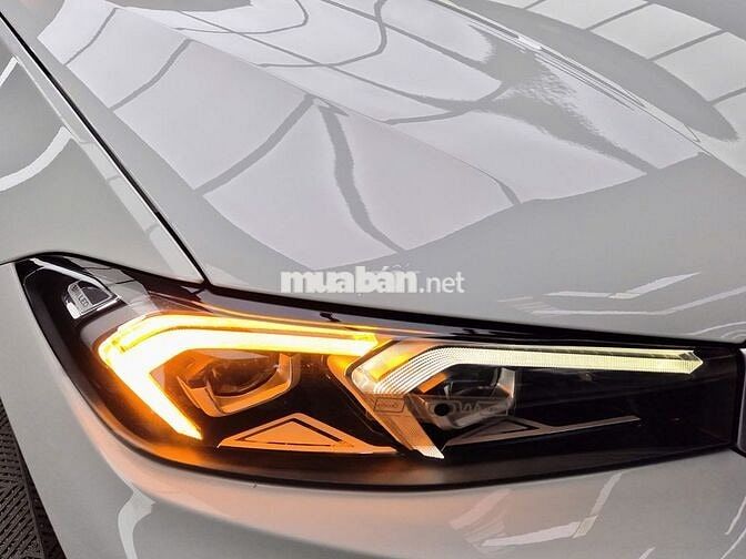 BMW 320i Sport Line model 2025 - 12000 km