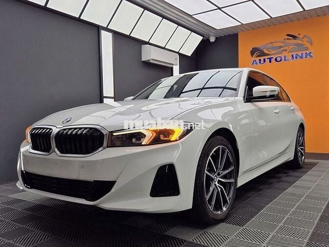 BMW 320i Sport Line model 2025 - 12000 km