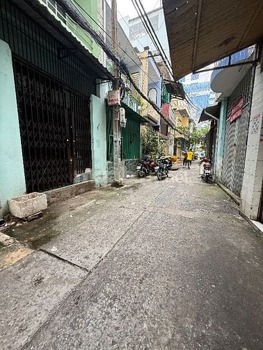 LÝ THÁI TỔ QUẬN 10, 4 TẦNG 5PN CÁCH 10M RA Ô TÔ, HẺM TRƯỚC NHÀ 3M SẠCH