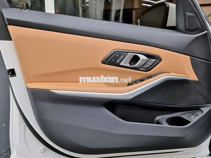 BMW 320i Sport Line model 2025 - 12000 km