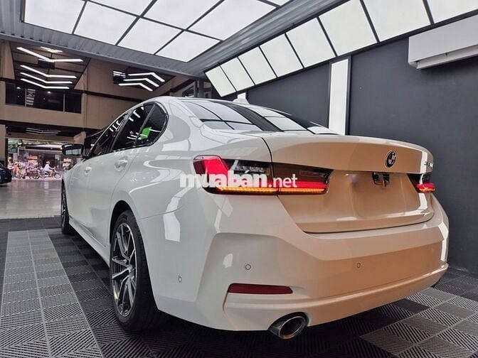 BMW 320i Sport Line model 2025 - 12000 km