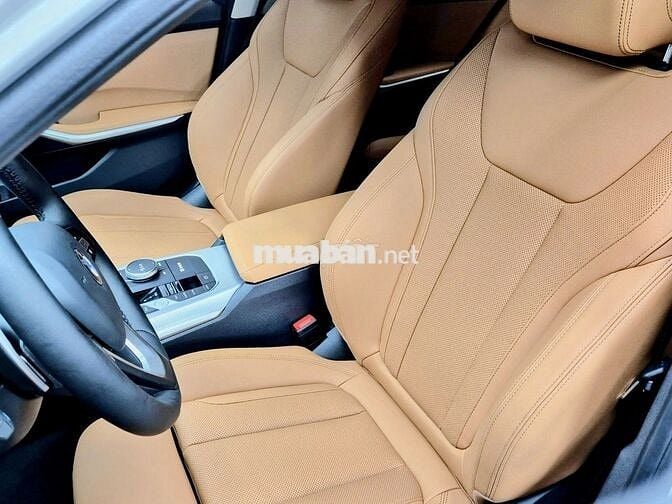 BMW 320i Sport Line model 2025 - 12000 km