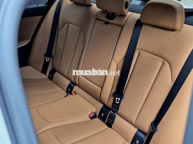 BMW 320i Sport Line model 2025 - 12000 km