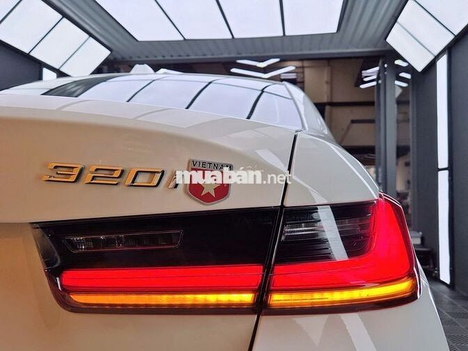 BMW 320i Sport Line model 2025 - 12000 km