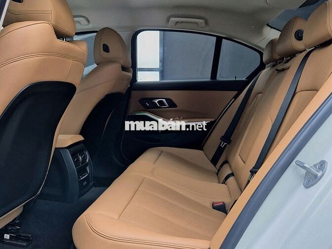 BMW 320i Sport Line model 2025 - 12000 km