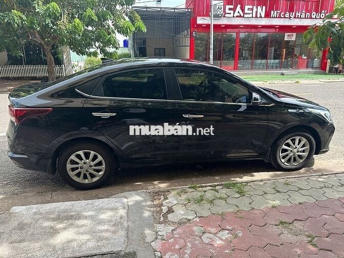 Huyndai accent đen