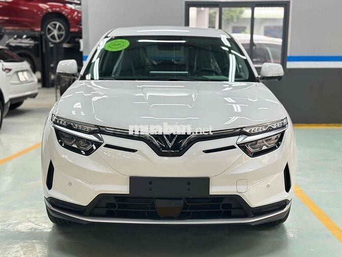 Sẵn lô VF8s 2024 mua Pin CATL Đủ màu Odo < 50km