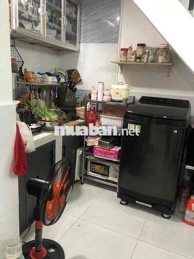 Nhà hẻm thông 4m, có thêm sân trước để hơn 5 xe máy