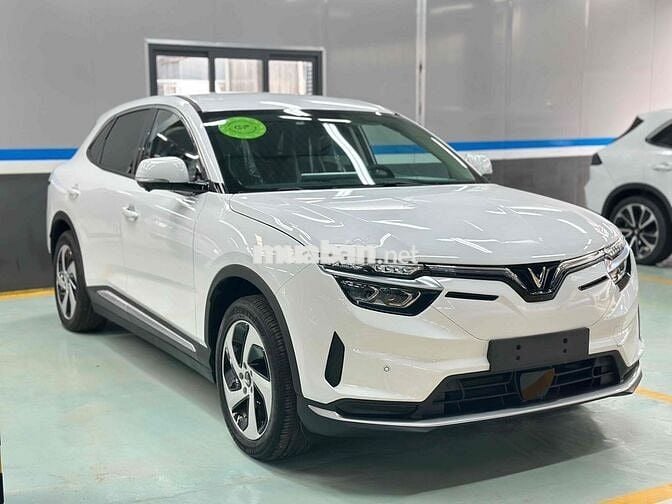 Sẵn lô VF8s 2024 mua Pin CATL Đủ màu Odo < 50km