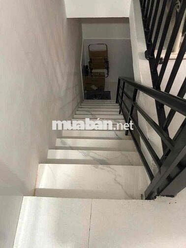 Nhà hẻm thông 4m, có thêm sân trước để hơn 5 xe máy