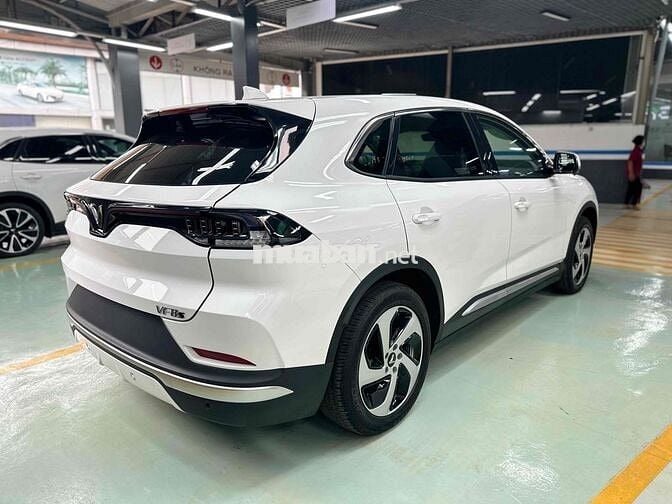 Sẵn lô VF8s 2024 mua Pin CATL Đủ màu Odo < 50km