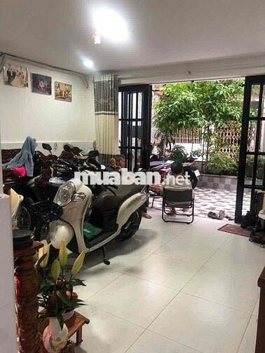 Nhà hẻm thông 4m, có thêm sân trước để hơn 5 xe máy