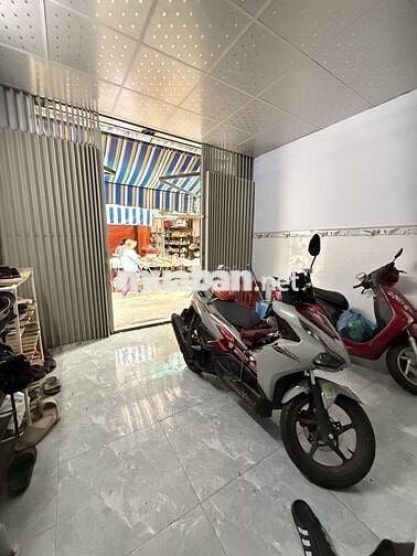 Bán nhà Q11 đường Lạc Long Quân MT chợ 4 X 17m 3L 10PN kinh doanh tốt