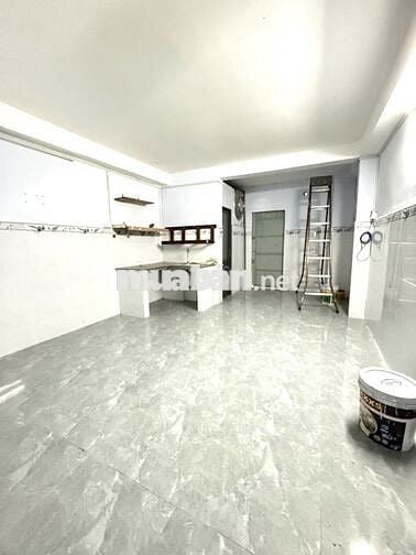 Bán nhà Q11 đường Lạc Long Quân MT chợ 4 X 17m 3L 10PN kinh doanh tốt