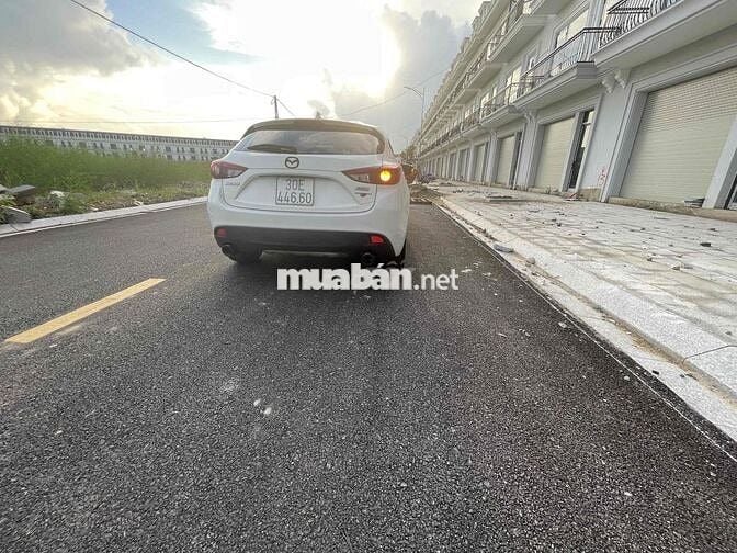 Mazda 3 2017 1.5 AT Sedan - 80000 km