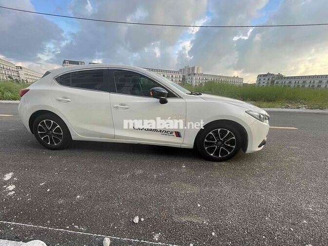 Mazda 3 2017 1.5 AT Sedan - 80000 km