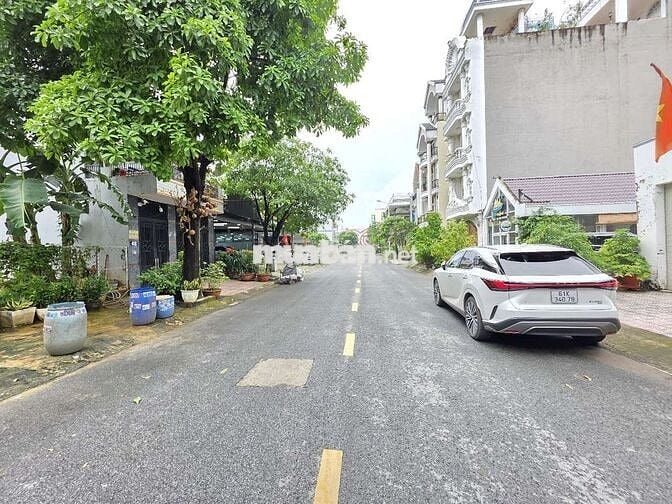 Đất đẹp 100m ngang 5.6 khu dân cư Vip ngay BigC Go kế bên làng đại học