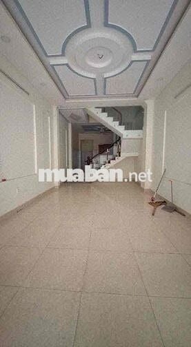 Cho thuê nhà 3 tầng (4m x 15m) có 3 phòng ngủ hẻm 5m gần chợ trường