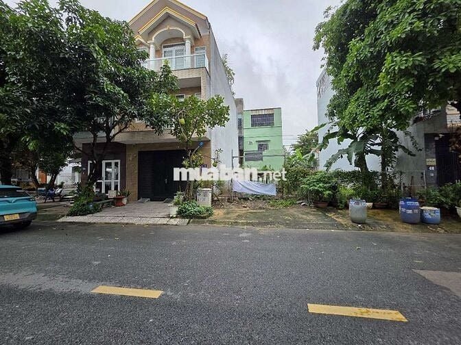 Đất đẹp 100m ngang 5.6 khu dân cư Vip ngay BigC Go kế bên làng đại học