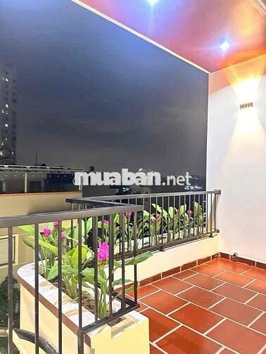 Nhà mặt tiền 4 tầng Dĩ An, 4PN,4WC, Tặng full nội Thất hơn 5 tỷ