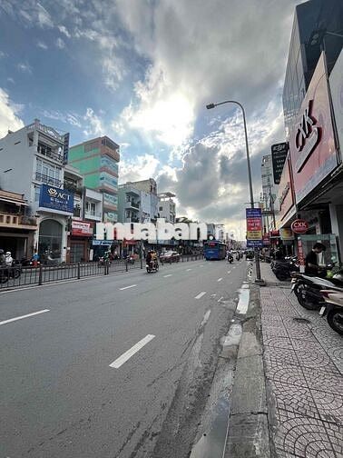 CHO THUÊ NHÀ MẶT TIỀN - 1 TRỆT 4 LẦU ST - NHÀ CÒN MỚI - GẦN HÀNG XANH