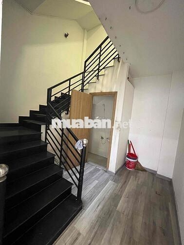 CHO THUÊ NHÀ MẶT TIỀN - 1 TRỆT 4 LẦU ST - NHÀ CÒN MỚI - GẦN HÀNG XANH