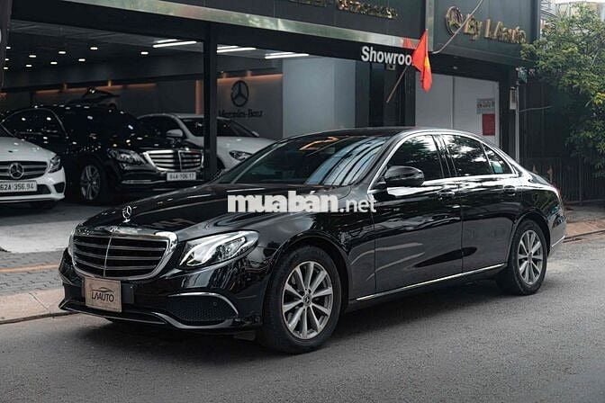 Mercedes E200 Model 2020 - Đen Nâu - 62.000 km