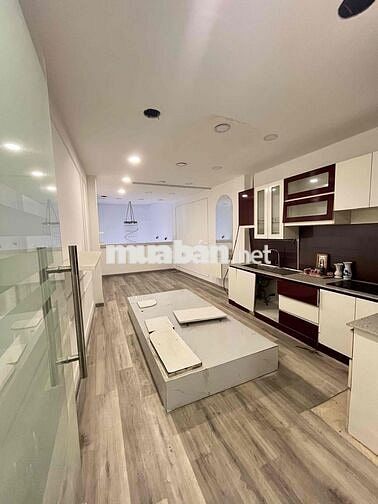 CHO THUÊ NHÀ MẶT TIỀN - 1 TRỆT 4 LẦU ST - NHÀ CÒN MỚI - GẦN HÀNG XANH