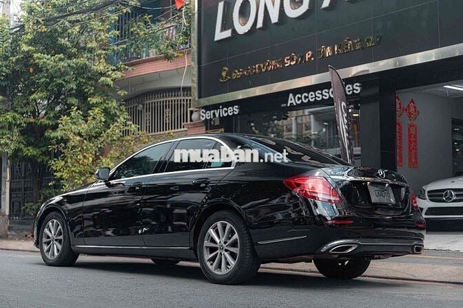 Mercedes E200 Model 2020 - Đen Nâu - 62.000 km
