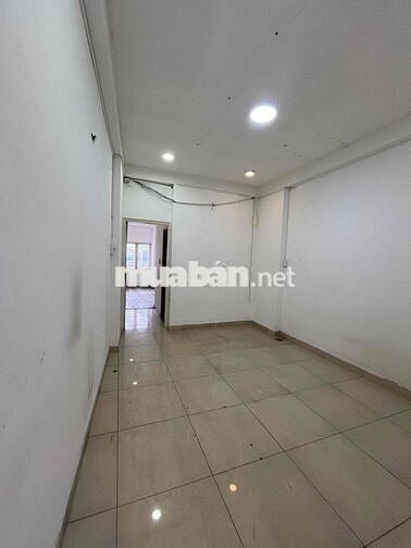 CHO THUÊ NHÀ MẶT TIỀN - 1 TRỆT 4 LẦU ST - NHÀ CÒN MỚI - GẦN HÀNG XANH