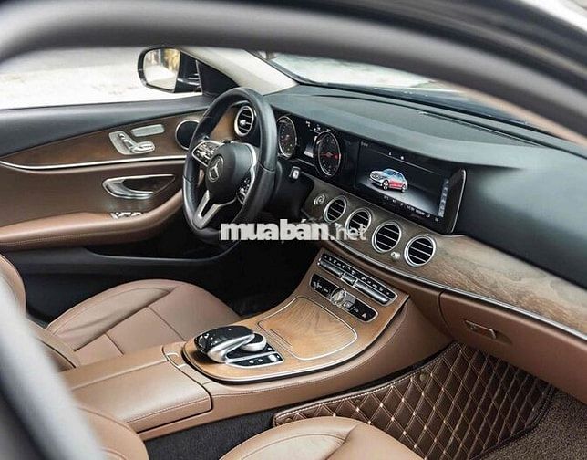 Mercedes E200 Model 2020 - Đen Nâu - 62.000 km