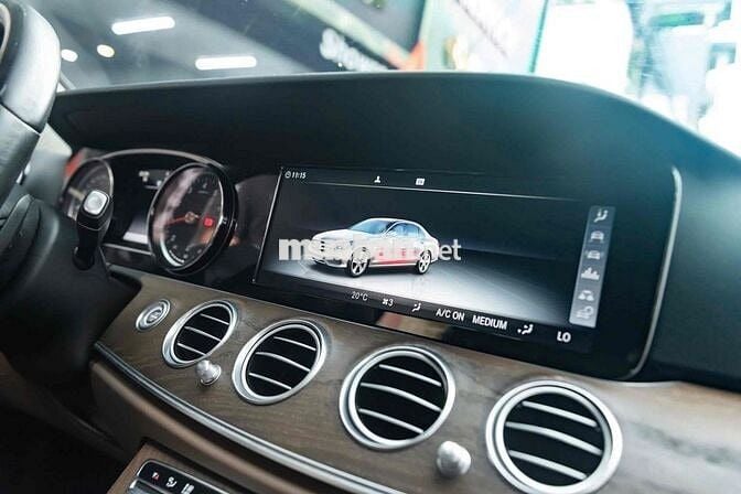Mercedes E200 Model 2020 - Đen Nâu - 62.000 km