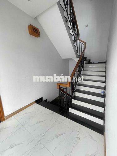 Nhà Nguyên Căn Góc 2 MT Ngay Lê Trọng Tấn. 5,5 x 20m, 3lầu, sân thượng