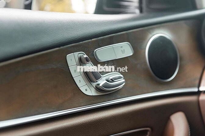 Mercedes E200 Model 2020 - Đen Nâu - 62.000 km