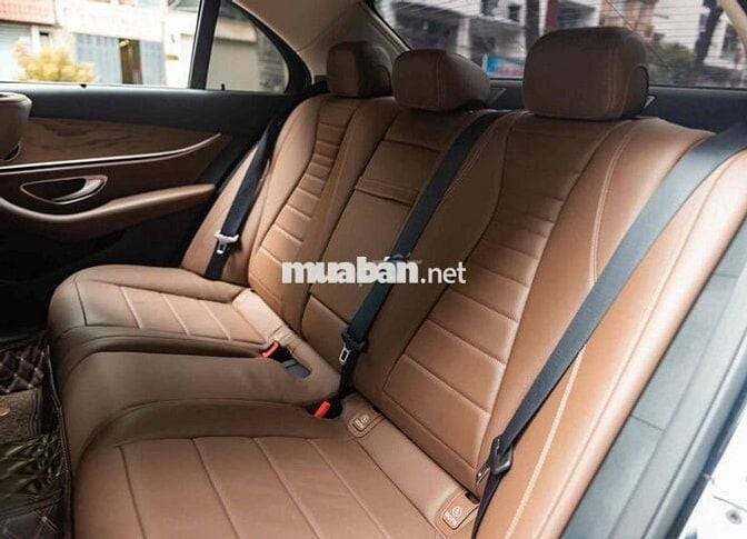 Mercedes E200 Model 2020 - Đen Nâu - 62.000 km