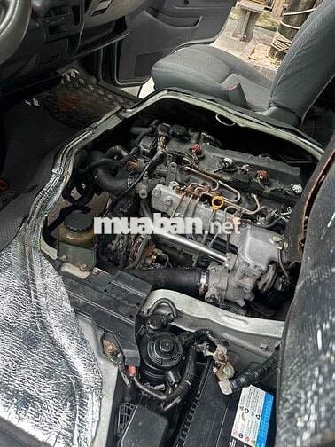 Toyota Hiace 2006 - Máy dầu, số sàn, 6 chỗ