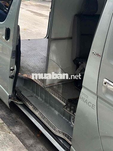 Toyota Hiace 2006 - Máy dầu, số sàn, 6 chỗ