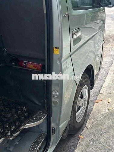 Toyota Hiace 2006 - Máy dầu, số sàn, 6 chỗ