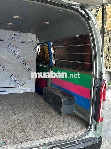 Toyota Hiace 2006 - Máy dầu, số sàn, 6 chỗ