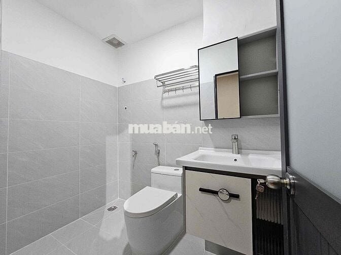 CĂN HỘ TÁCH BẾP BAN CÔNG LỚN QUẬN 4,  KHÁNH HỘI, GẦN HOÀNG DIỆU, Q1