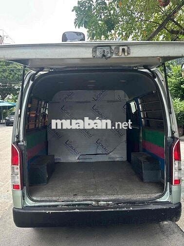 Toyota Hiace 2006 - Máy dầu, số sàn, 6 chỗ