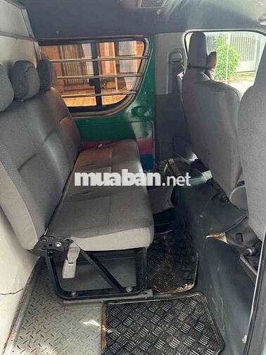 Toyota Hiace 2006 - Máy dầu, số sàn, 6 chỗ