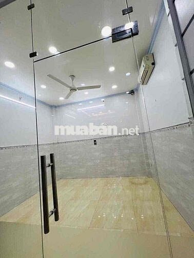 Nhà nguyên căn 6 phòng ngủ 6 máy lạnh đường Dương Đức Hiền, Tân Phú