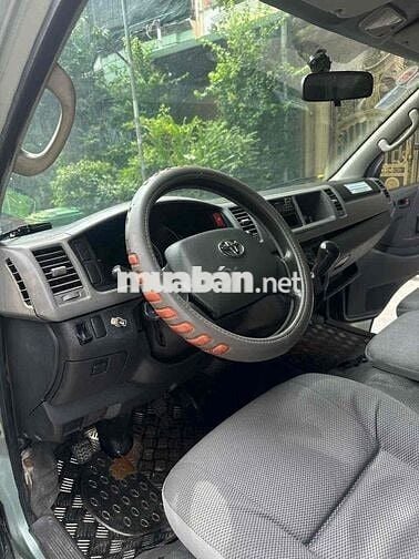 Toyota Hiace 2006 - Máy dầu, số sàn, 6 chỗ