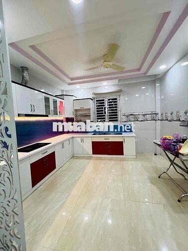 Nhà nguyên căn 6 phòng ngủ 6 máy lạnh đường Dương Đức Hiền, Tân Phú