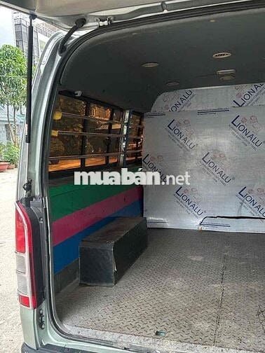 Toyota Hiace 2006 - Máy dầu, số sàn, 6 chỗ